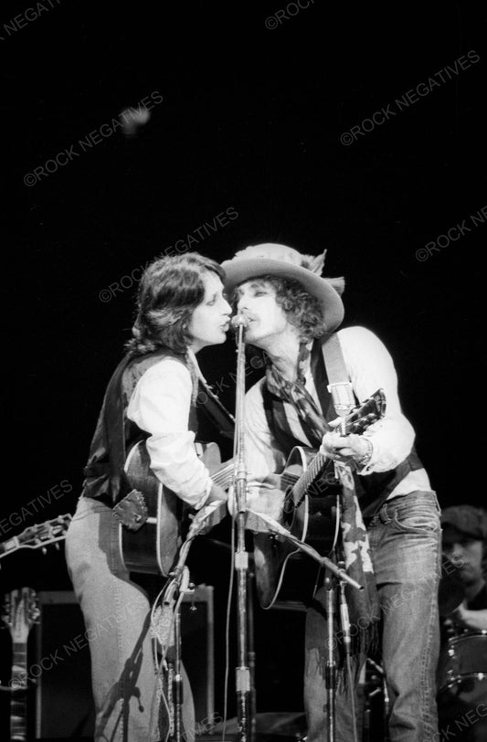 Bob Dylan and Joan Baez Onstage 1975 Photo Print